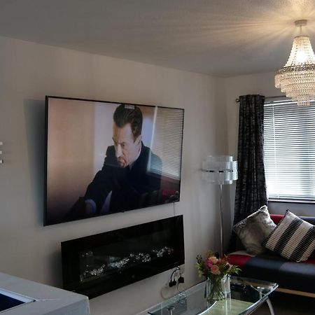 Milton Keynes Luxury Short Stay House With Wifi And Free Parking Wolverton  외부 사진