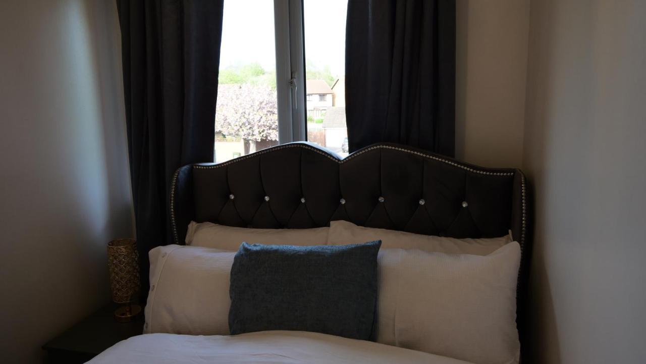 Milton Keynes Luxury Short Stay House With Wifi And Free Parking Wolverton  외부 사진