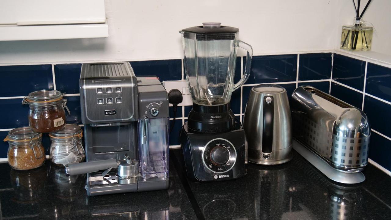 Milton Keynes Luxury Short Stay House With Wifi And Free Parking Wolverton  외부 사진