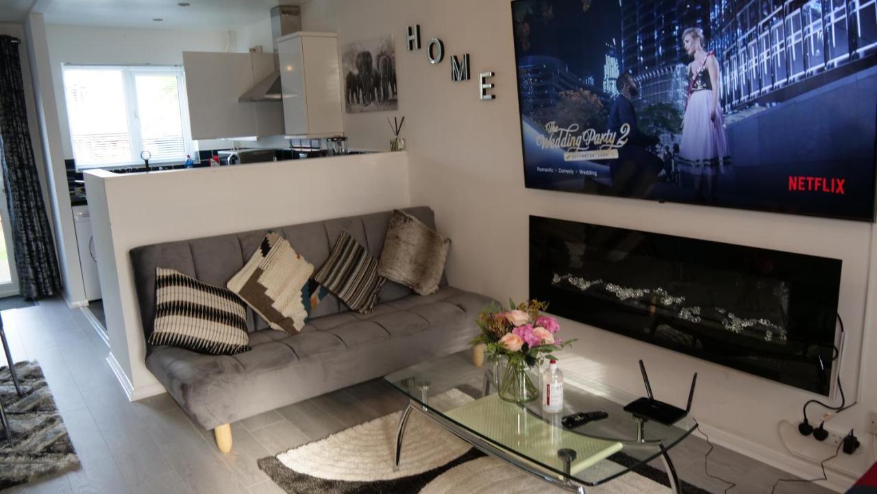 Milton Keynes Luxury Short Stay House With Wifi And Free Parking Wolverton  외부 사진