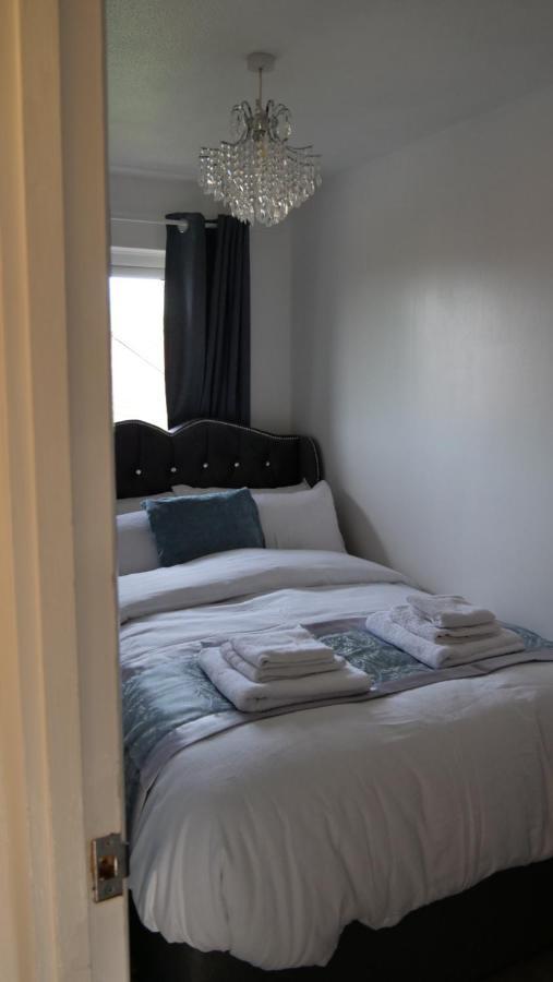 Milton Keynes Luxury Short Stay House With Wifi And Free Parking Wolverton  외부 사진