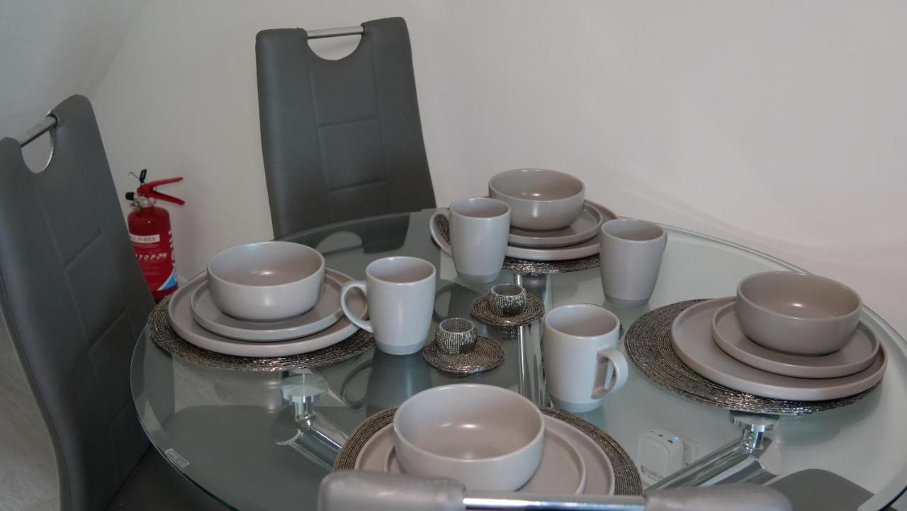 Milton Keynes Luxury Short Stay House With Wifi And Free Parking Wolverton  외부 사진