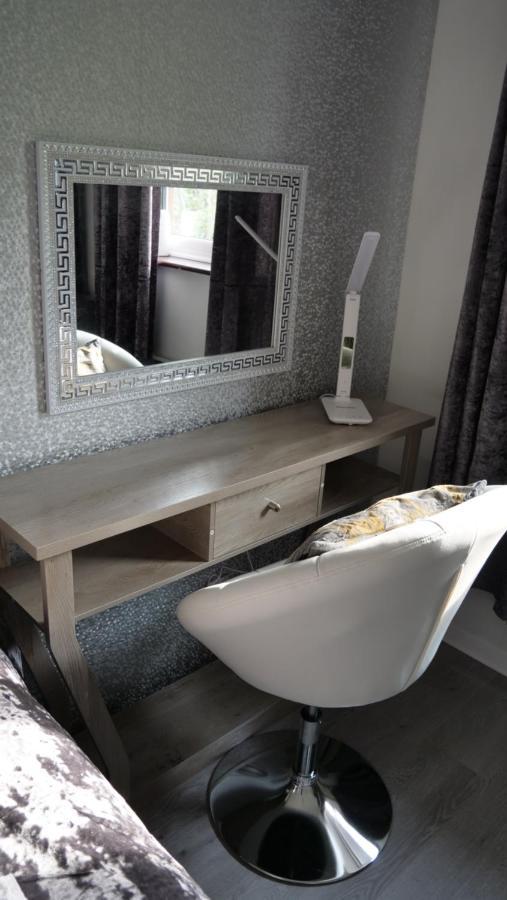 Milton Keynes Luxury Short Stay House With Wifi And Free Parking Wolverton  외부 사진