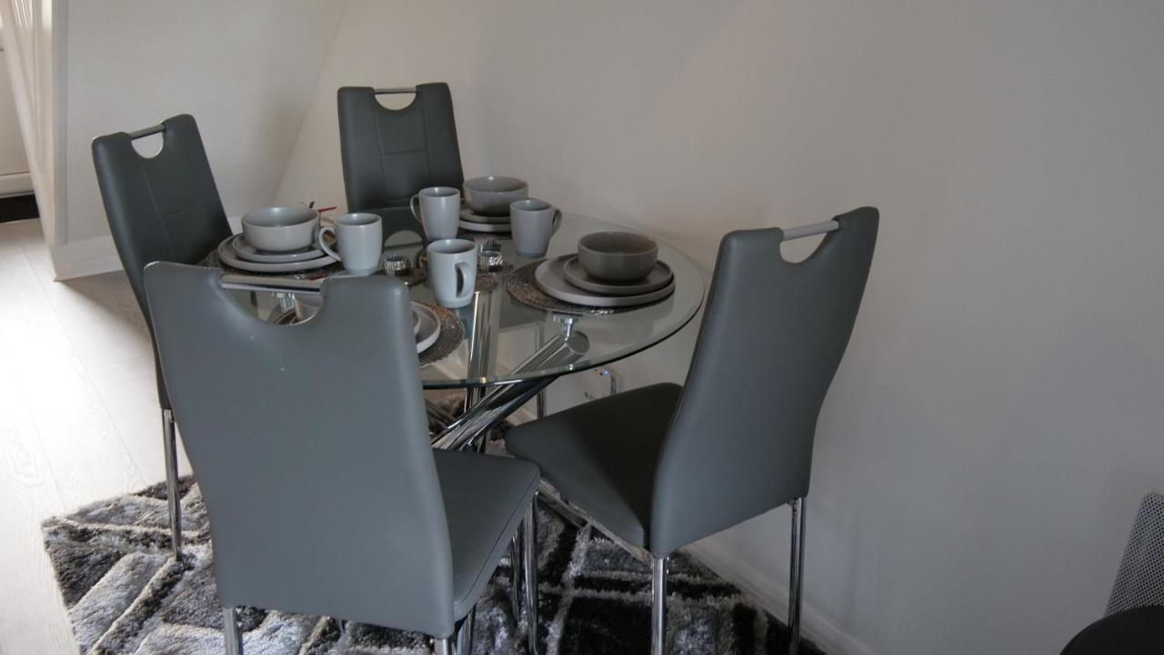 Milton Keynes Luxury Short Stay House With Wifi And Free Parking Wolverton  외부 사진