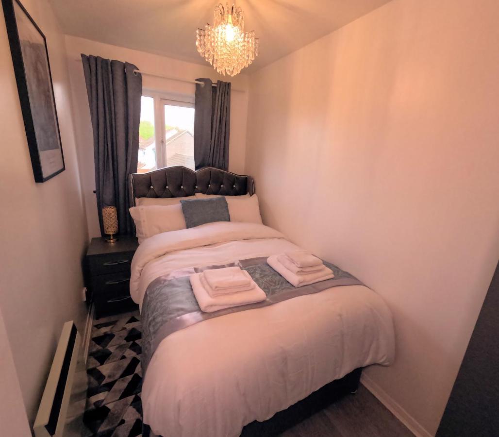 Milton Keynes Luxury Short Stay House With Wifi And Free Parking Wolverton  외부 사진