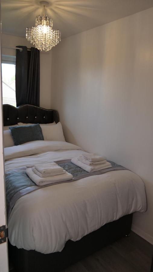 Milton Keynes Luxury Short Stay House With Wifi And Free Parking Wolverton  외부 사진